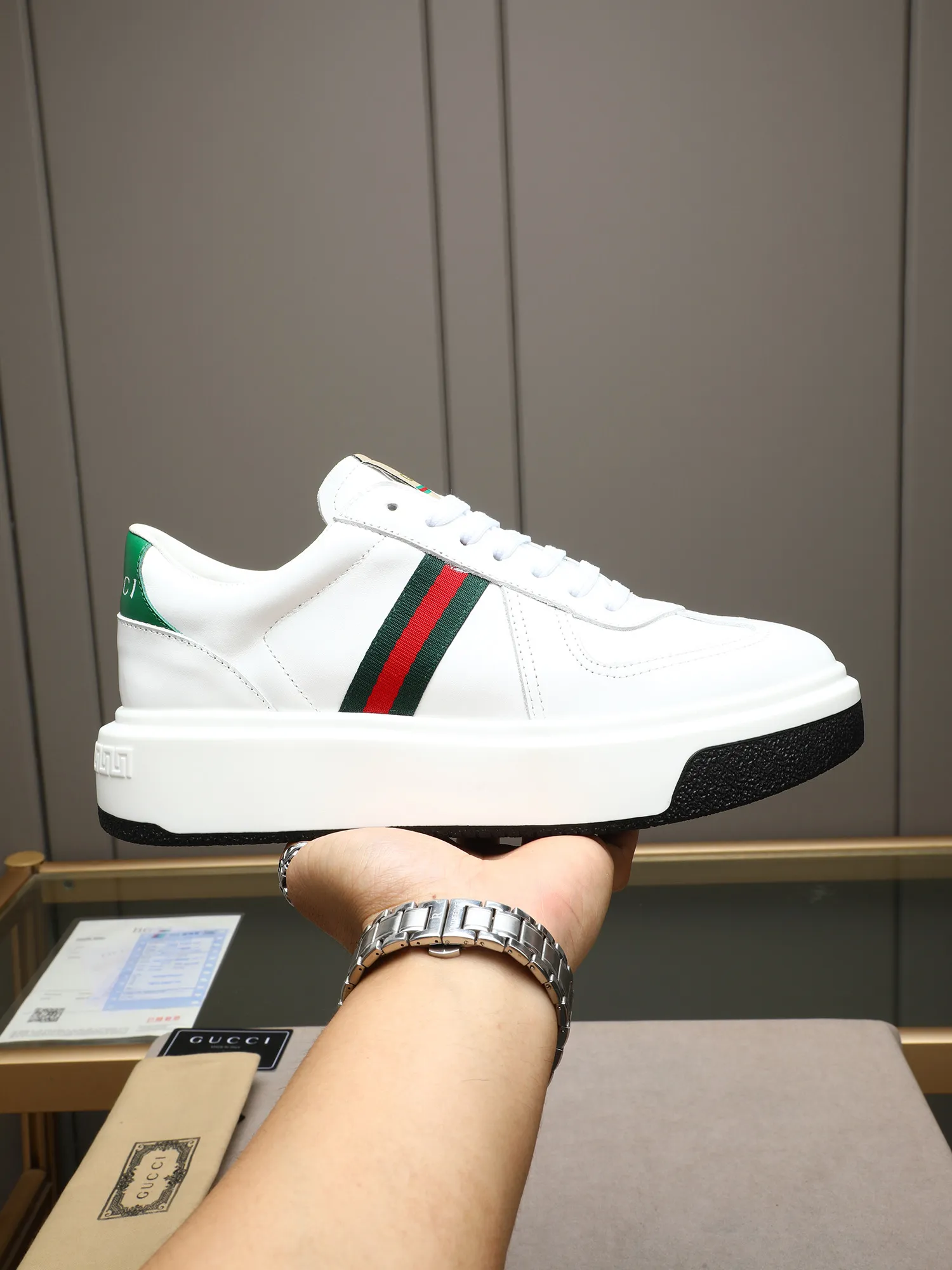 Men's shoes 💰480 New men's shoes GUCCI Fashion trend Made of first-layer calfskin ➕ washed sheep lining! The foot feels super comfortable and the workmanship is impeccable. Foam ultra-light outsole, size: 38-44 (45 customized) 4 colors to choose from!